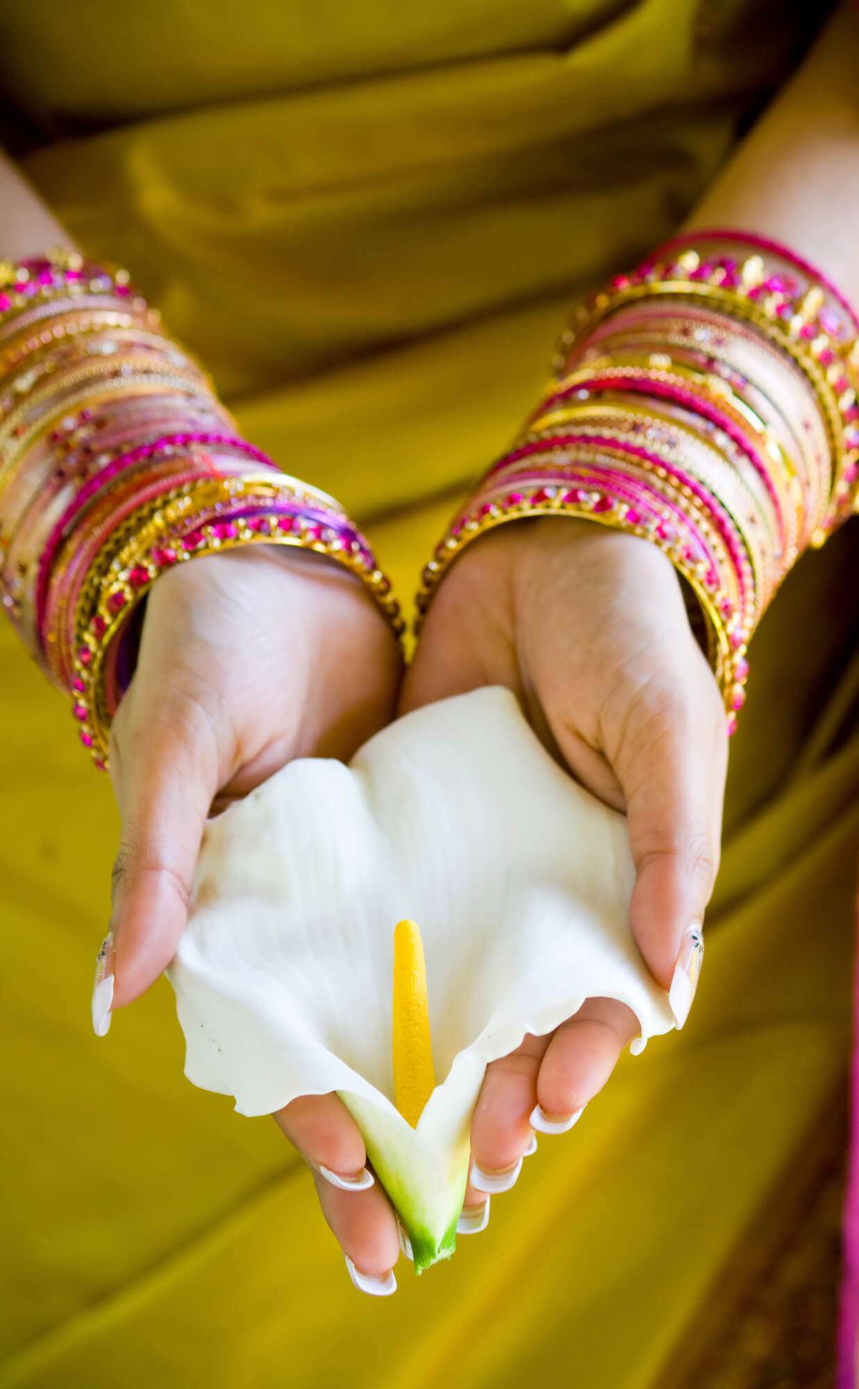 indian woman holding flower סוג'יי